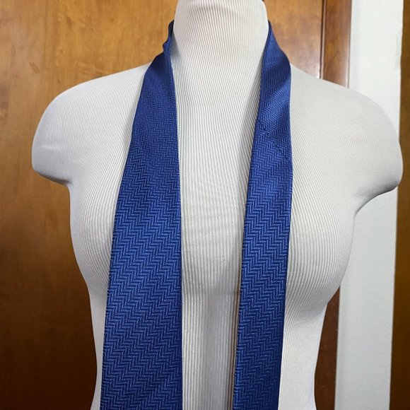 Isaac Mizrahi Tie - Men's Blue Striped Polyester Necktie Handmade in China - Picture 4 of 7